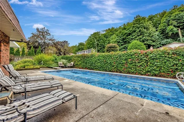 Additional image 37 of 65 MAPLE Dr