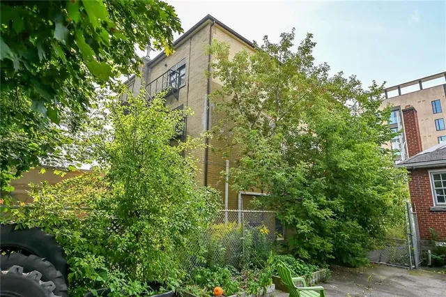 Additional image 25 of 802 KING St Unit 5