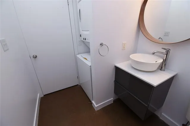 Additional image 20 of 66 Bay St Unit PH 807