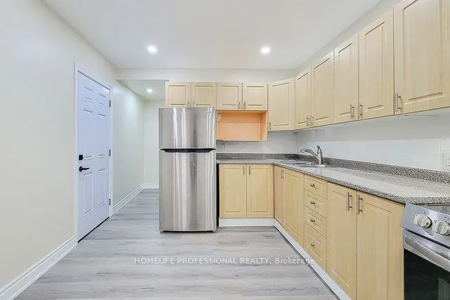 Additional image 20 of 300 Balmoral Ave
