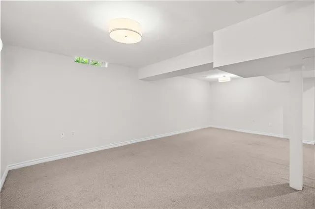 Additional image 39 of 80 STRATHROY Cres