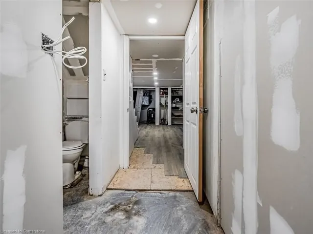 Additional image 31 of 34 Fairview Ave