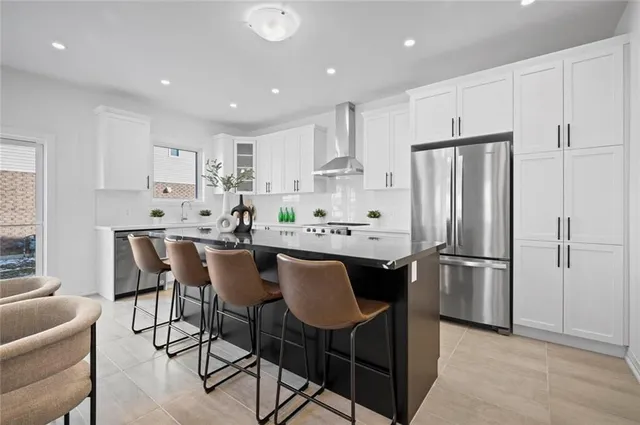 Additional image 5 of 121 CITTADELLA Blvd