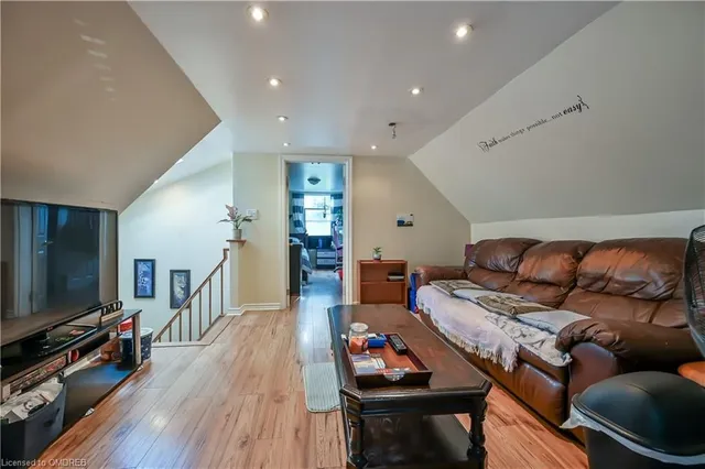 Additional image 17 of 139 Balsam Ave