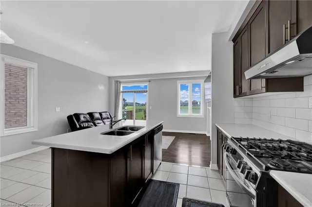 Additional image 16 of 38 Narbonne Cres