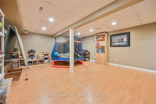 Additional image 39 of 78 Valleyview Dr