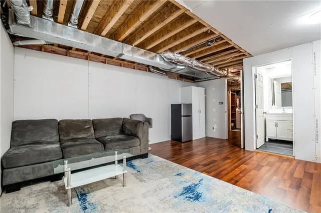 Additional image 28 of 607 KNOX Ave