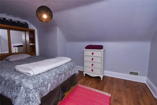 Additional image 24 of 86 GRAHAM Ave