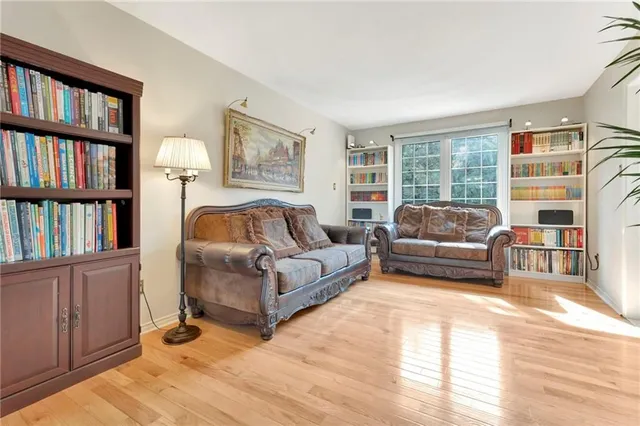 Additional image 20 of 210 BLUEBELL Cres