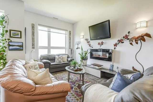 Additional image 9 of 125 SHOREVIEW Pl Unit 627