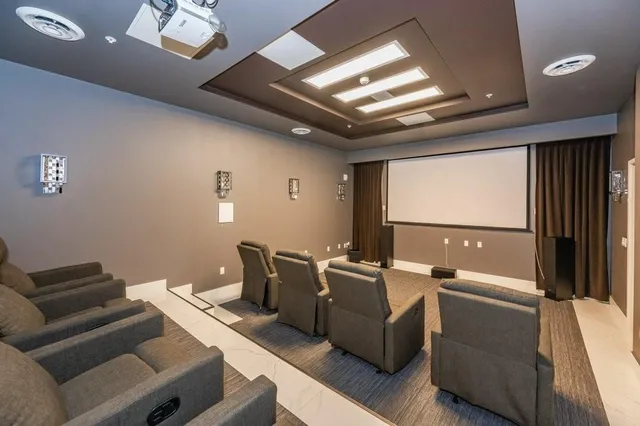 Additional image 35 of 118 KING St Unit 418