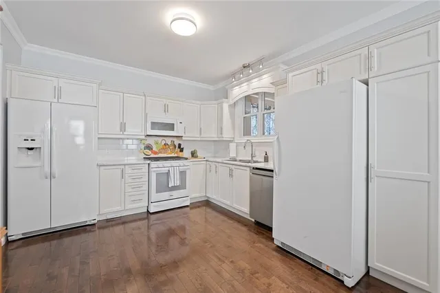 Additional image 15 of 870 BEACH Blvd