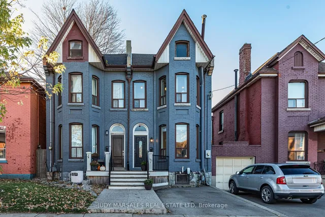 185 Emerald St Unit 1/2