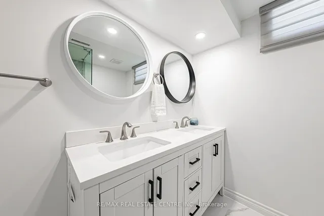 Additional image 34 of 6 Iris Crt