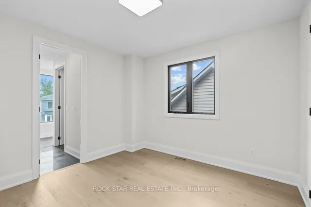 Additional image 25 of 21 Clare Ave