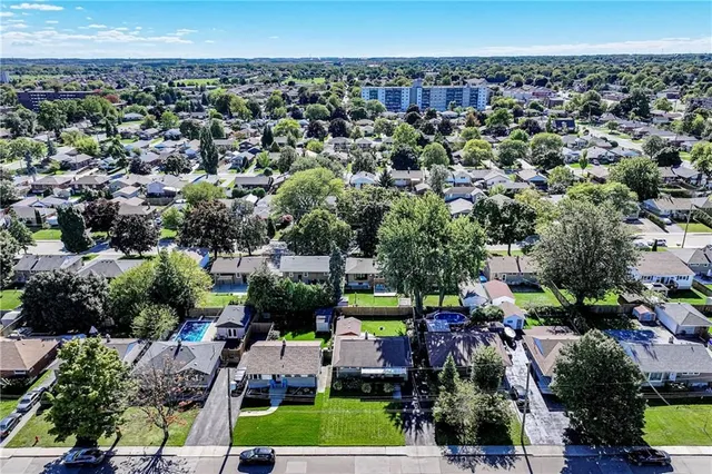 Additional image 39 of 44 SANDALWOOD Ave