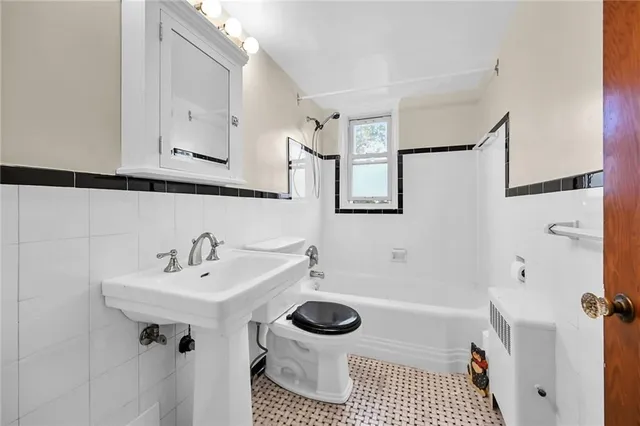 Additional image 17 of 802 KING St Unit 5