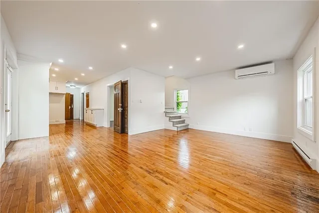 Additional image 33 of 116 LYNDEN Rd