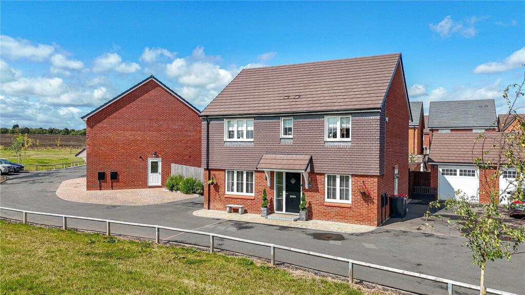 Chilwell Close, Warton, Tamworth, Warwickshire, B79
