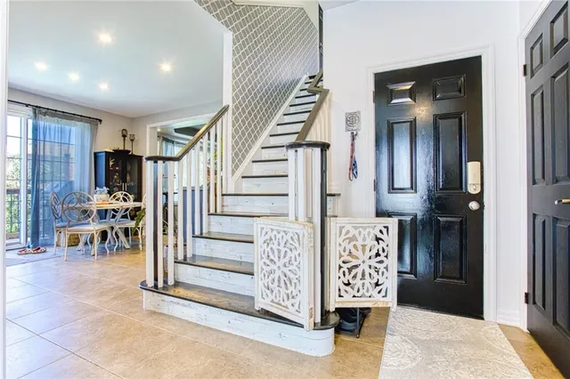 Additional image 12 of 261 MONTREAL Cir