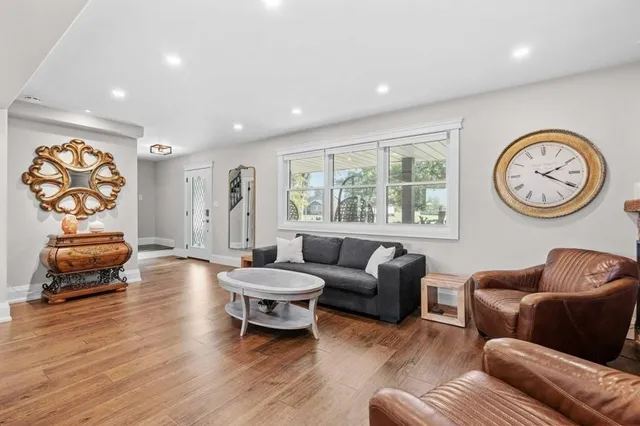 Additional image 14 of 851 WESTOVER Rd