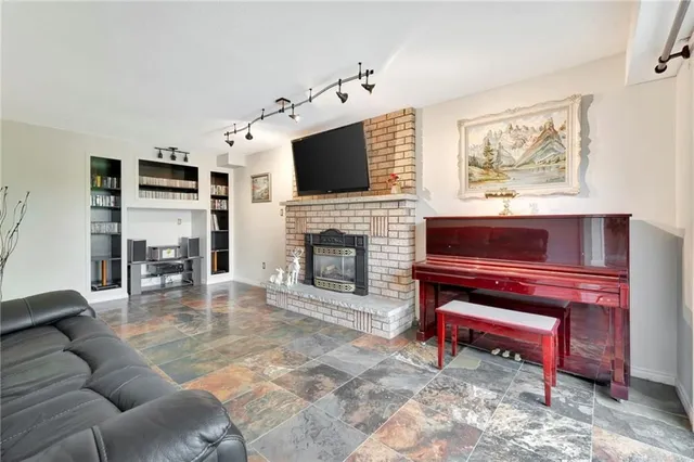 Additional image 25 of 210 BLUEBELL Cres