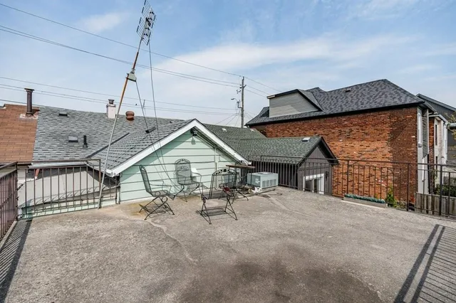 Additional image 33 of 350 JOHN St