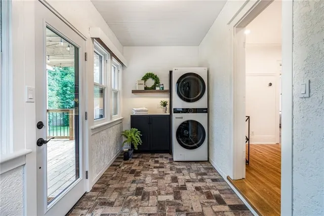 Additional image 24 of 111 LAKE AVENUE Dr