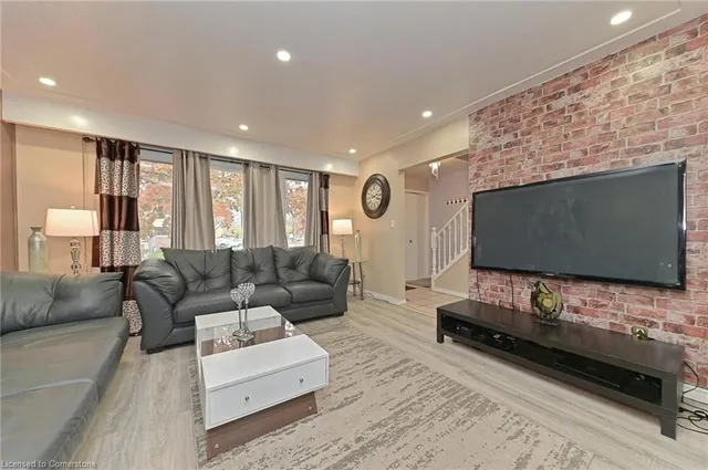 Additional image 8 of 98 Riverdale Dr