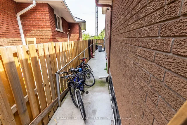 Additional image 40 of 404 Queenston Rd