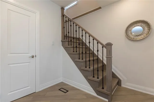 Additional image 10 of 564 ABERDEEN Ave