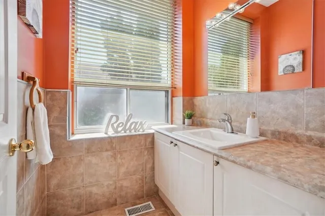 Additional image 25 of 408 COCHRANE Rd