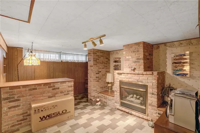 Additional image 27 of 38 DUBARRY Blvd