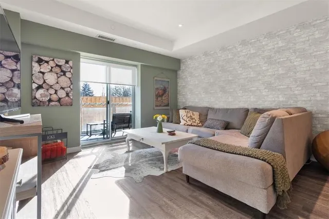 Additional image 6 of 16 MARKLE Cres Unit 202