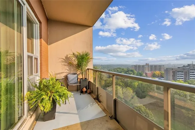 Additional image 30 of 1966 MAIN STREET Unit 1508