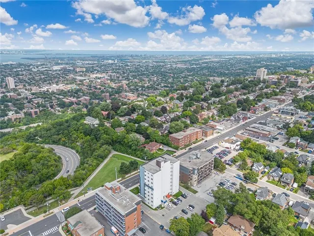 Additional image 39 of 350 CONCESSION St Unit 303