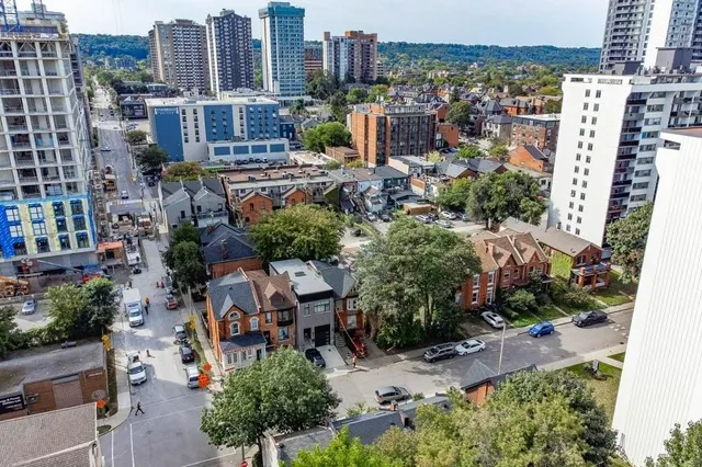 Additional image 20 of 130 MARKET St