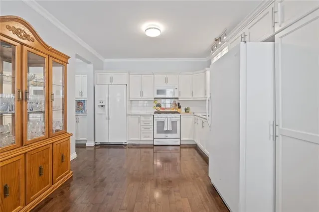 Additional image 14 of 870 BEACH Blvd