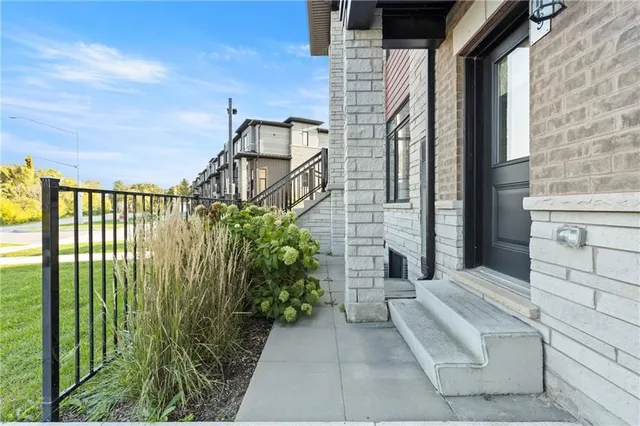 Additional image 4 of 590 NORTH SERVICE Rd Unit 29