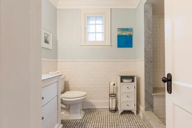 Additional image 37 of 952 MONTCLAIR Ave