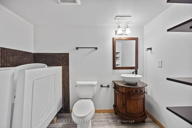 Additional image 36 of 8 Thornbury Crt