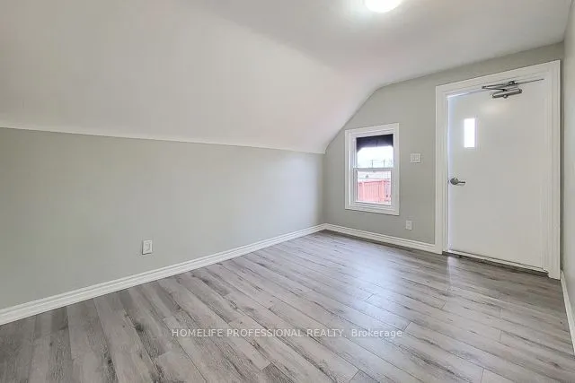 Additional image 7 of 300 Balmoral Ave