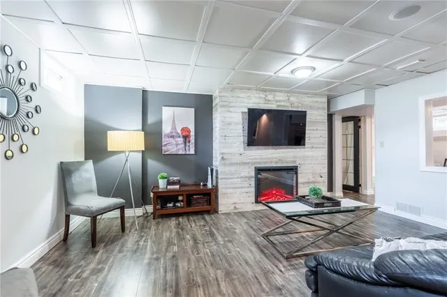 Additional image 23 of 19 VANSTRAALEN St