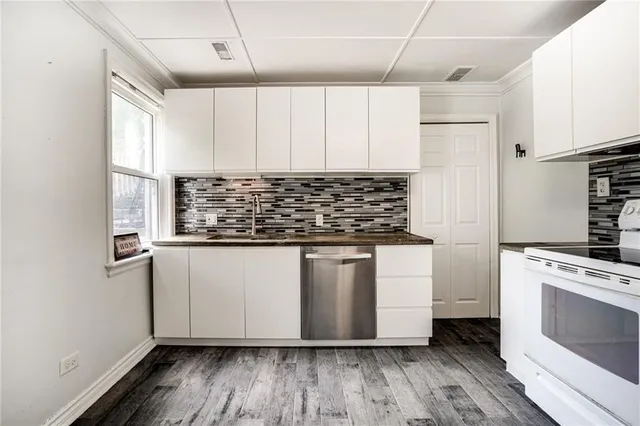 Additional image 32 of 170 LAKE Ave