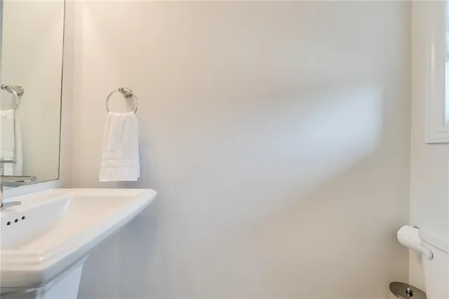 Additional image 28 of 32 GREENWICH Ave