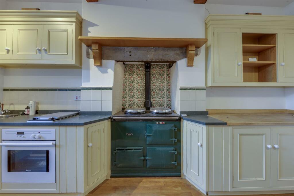 Additional image 12 of 5 Bed Character Home, ~3,000sqft, Superb Potential To Add Value