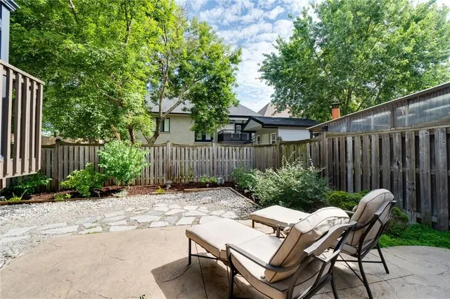 Additional image 48 of 72 SIDNEY Cres