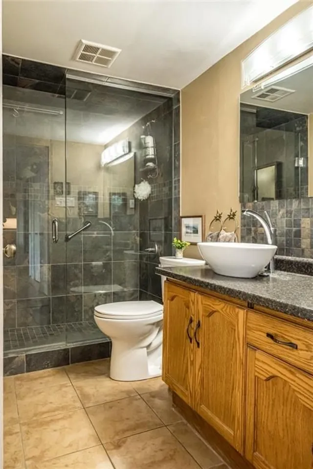 Additional image 20 of 180 LIMERIDGE Rd Unit 301