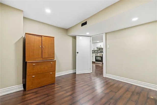 Additional image 10 of 38 LAKE Ave