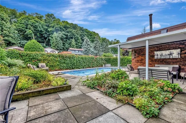 Additional image 34 of 65 MAPLE Dr